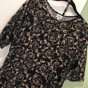 🦄 Black/cream Roses LuLaroe Irma 🦄